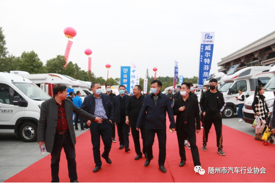 市經(jīng)信局領(lǐng)導(dǎo)和協(xié)會(huì)領(lǐng)導(dǎo)班子現(xiàn)場(chǎng)巡展 市經(jīng)信局領(lǐng)導(dǎo)和協(xié)會(huì)領(lǐng)導(dǎo)班子現(xiàn)場(chǎng)巡展