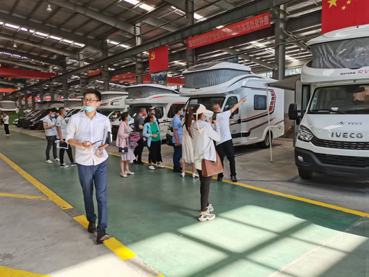 參觀齊星集團(tuán)房車生產(chǎn)車間