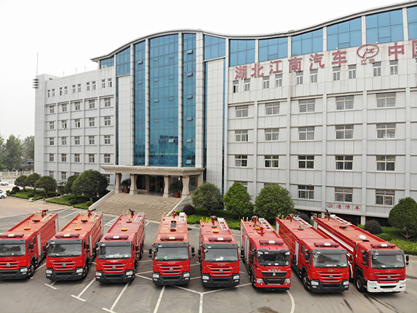 湖北江南專用特種汽車有限公司 (2).jpg