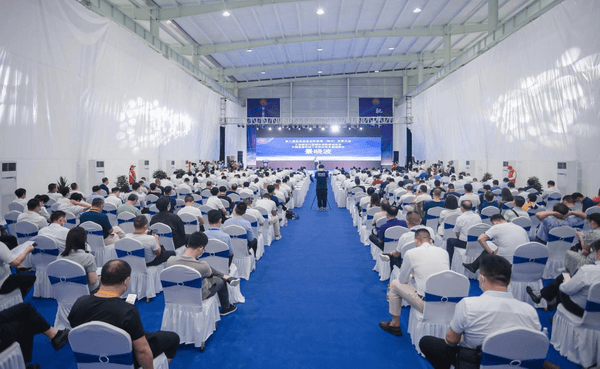 工信部運行監(jiān)測協(xié)調(diào)局原巡視員景曉波出席并致辭