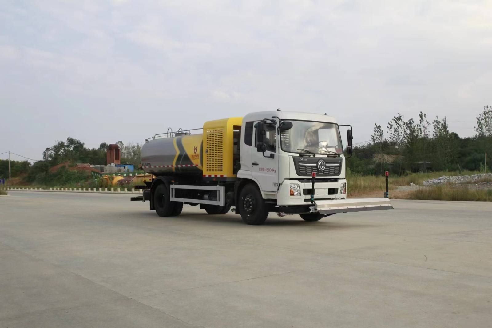 東風(fēng)天錦新款路面清洗車(chē).jpg 3e10d8f4e33281f90f47d7a6a94689be.jpg